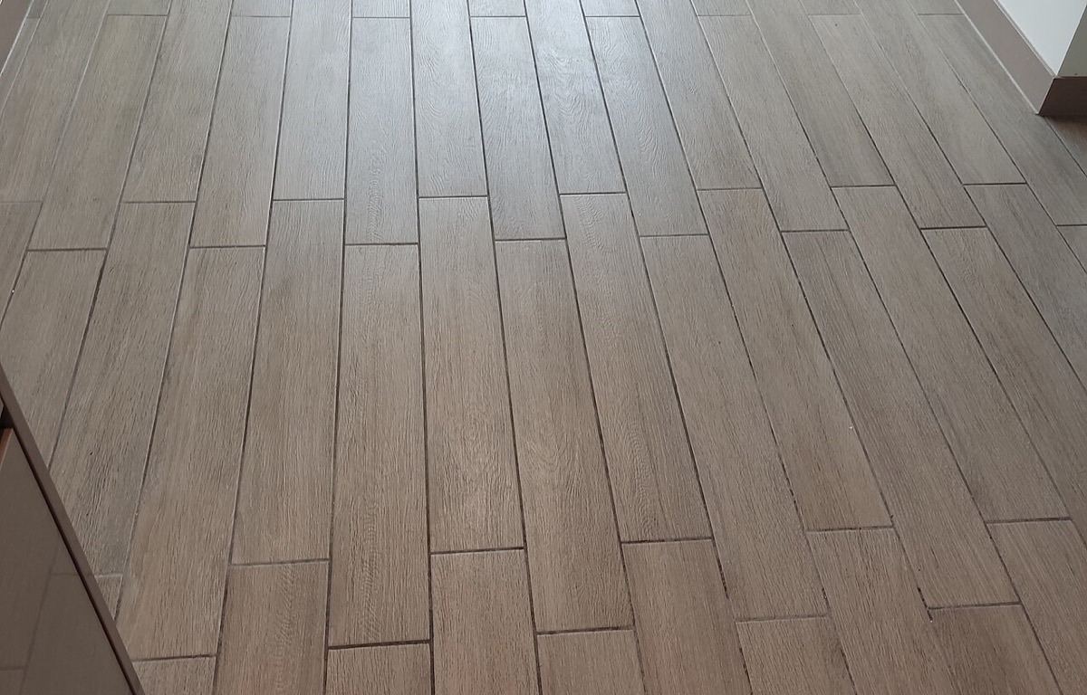 Empty apartment living room with a wood floor